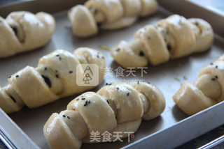 红豆面包卷的做法步骤:9
