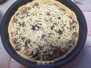 蘑菇培根披萨的做法步骤:14