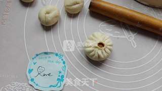卷心菜虾米鲜内小包子的做法步骤：4
