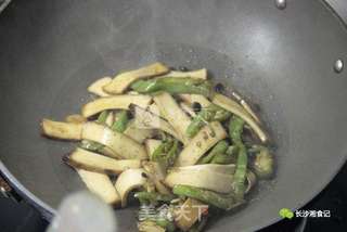 青椒炒香干|湘食记美食的做法步骤:5