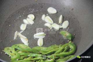青椒炒香干|湘食记美食的做法步骤:3