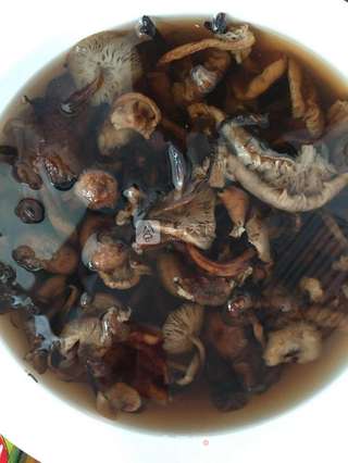 腊鹅炖土豆野山菇的做法步骤：5