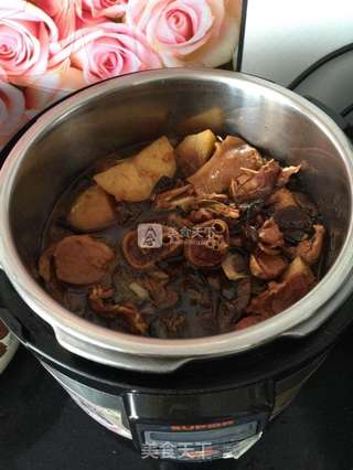 腊鹅炖土豆野山菇的做法步骤:7