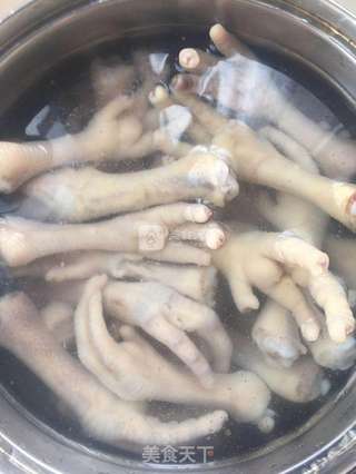 卤鸡爪的做法步骤：2