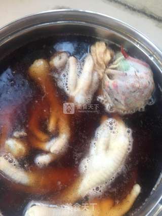 卤鸡爪的做法步骤：5