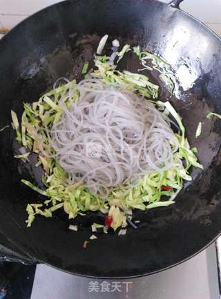 包菜炒粉丝的做法步骤:6