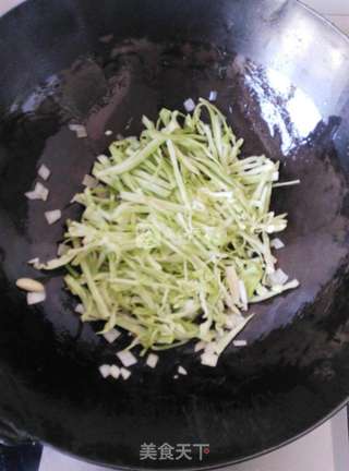 包菜炒粉丝的做法步骤:5
