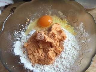 松仁豆渣饼的做法步骤:3