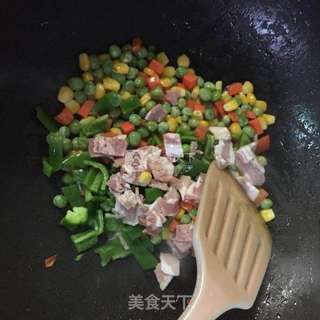 培根虾仁芝士焗饭的做法步骤:6