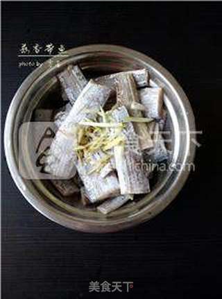 【简单也能美味】蒜香带鱼的做法步骤:2