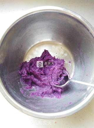 豆沙紫薯糯米饼的做法步骤:2