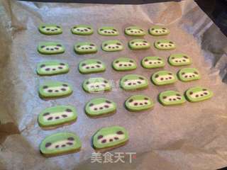 抹茶熊猫饼干的做法步骤:17