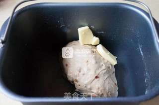 红枣核桃软欧包的做法步骤:2