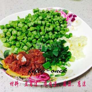 豆角肉沫的做法步骤：1