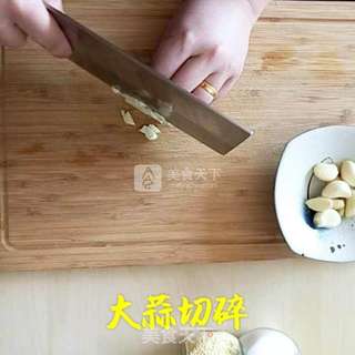 老干妈蒸排骨的做法步骤:2