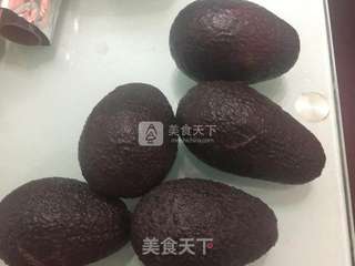 牛油果焗蛋的做法步骤：1