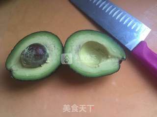 牛油果焗蛋的做法步骤：2
