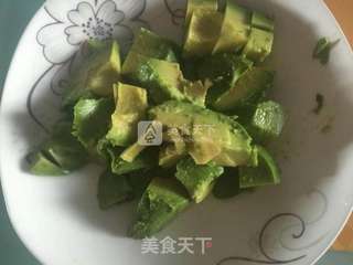 牛油果草莓思慕雪的做法步骤:3