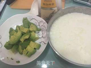 牛油果草莓思慕雪的做法步骤:4