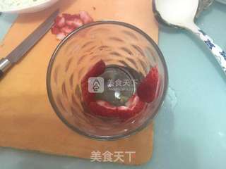 牛油果草莓思慕雪的做法步骤:8