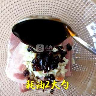 老干妈蒸排骨的做法步骤:6