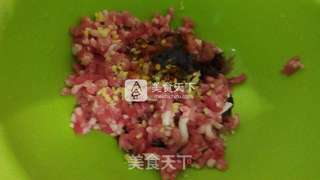 咸香可口小笼包——胡萝卜木耳小笼包的做法步骤:2