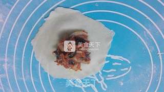 咸香可口小笼包——胡萝卜木耳小笼包的做法步骤:10