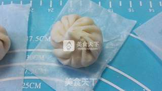咸香可口小笼包——胡萝卜木耳小笼包的做法步骤:12