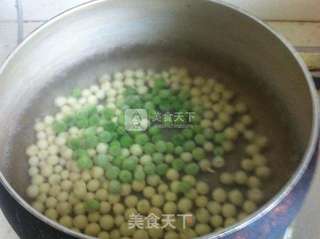 河虾仁炒鸡头米的做法步骤:3