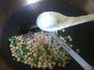 河虾仁炒鸡头米的做法步骤:10