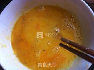 辣子虾仁炒鸡蛋的做法步骤:2