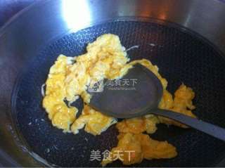 辣子虾仁炒鸡蛋的做法步骤:3