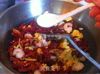 辣子虾仁炒鸡蛋的做法步骤:9