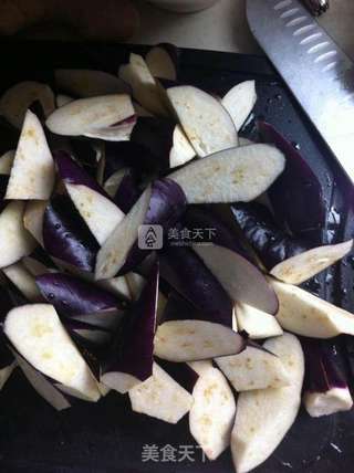 油松茸茄子的做法步骤:2