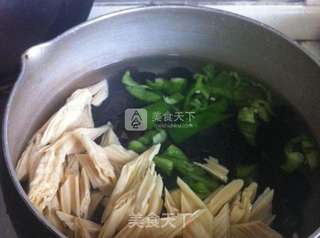 腐竹拌黑木耳的做法步骤:5