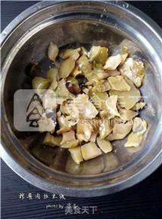 【十分钟美味早餐】榨菜肉丝米线的做法步骤:2