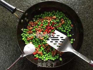 春吃豌豆上班族养颜明眸法宝豌豆枸杞炒肉的做法步骤:7
