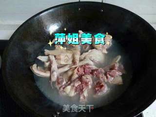 砂锅啤酒鸭的做法步骤:2