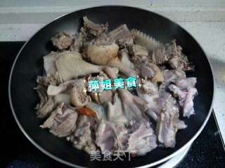 砂锅啤酒鸭的做法步骤:4