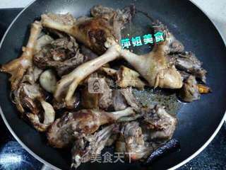 砂锅啤酒鸭的做法步骤:5