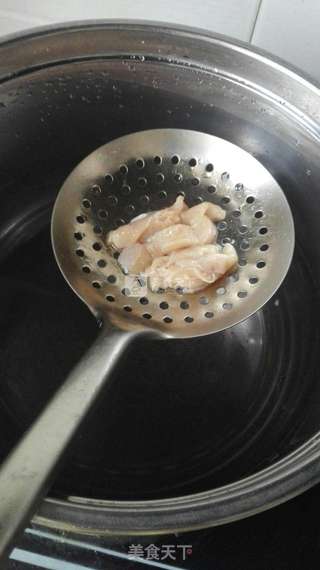 萝卜鸡肉泥八个月的宝宝的辅食的做法步骤:2