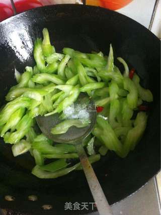西芹炒肉片的做法步骤:7
