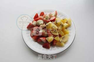 草莓水果奶油裱花蛋糕的做法步骤:2