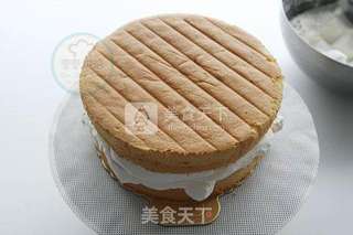 草莓水果奶油裱花蛋糕的做法步骤:7