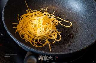 迷迭香蒜培根蛋面 Rosemary and Garlic Carbonara Spaghetti的做法步骤：6