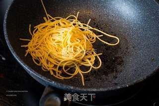 迷迭香蒜培根蛋面 Rosemary and Garlic Carbonara Spaghetti的做法步骤:6