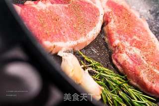 黑醋配香煎黑毛猪 Berkshire Pork Chop的做法步骤:3