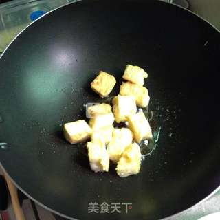 菠萝时蔬炒馒头的做法步骤:4