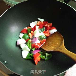 菠萝时蔬炒馒头的做法步骤:6