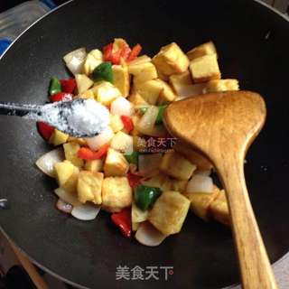 菠萝时蔬炒馒头的做法步骤:8